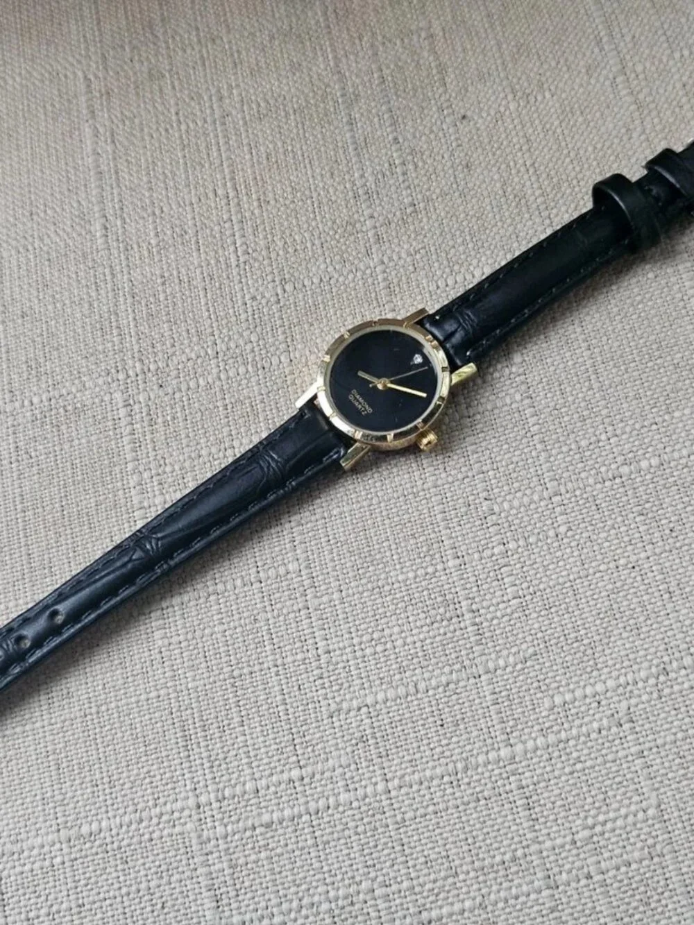 Vintage Diamond Quartz Ladies Wristwatch Black Leather Strap Analog Watch